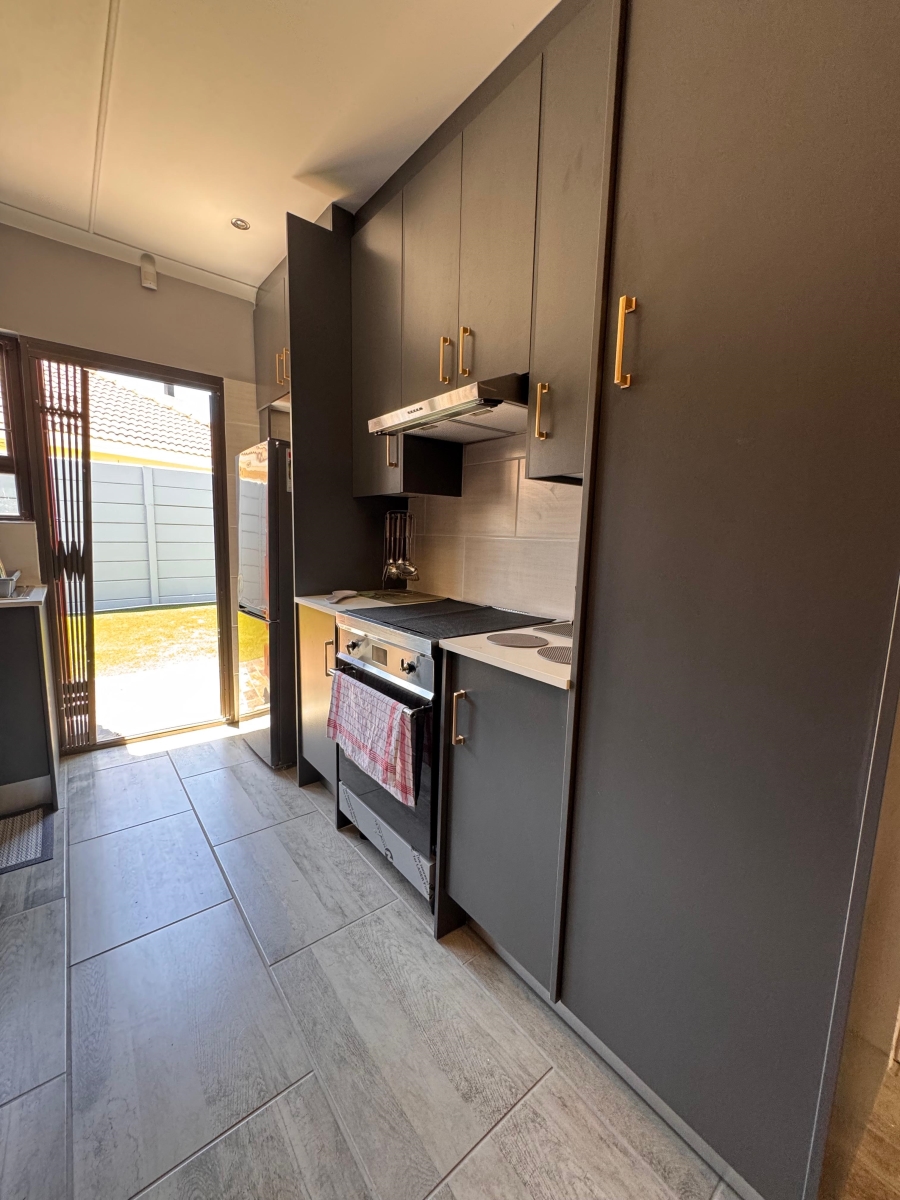 To Let 2 Bedroom Property for Rent in Strand South Western Cape